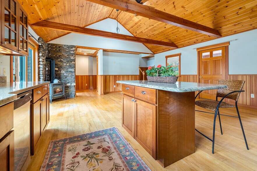 More Photos Of 49 Vermont 12, Pomfret General Retail For Sale