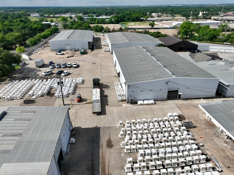 More Photos Of 301 Pleasant Dr, Dallas Warehouse For Lease