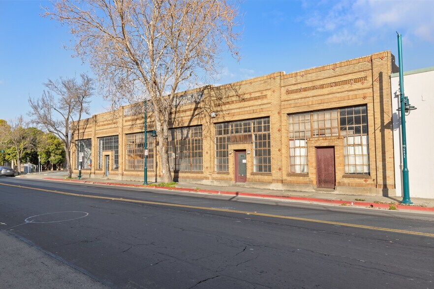 More Photos Of 4512-4514 Hollis St, Emeryville Warehouse For Lease