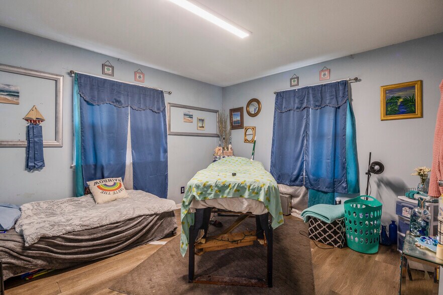 More Photos Of 6019 Preston Hwy, Louisville Office For Sale