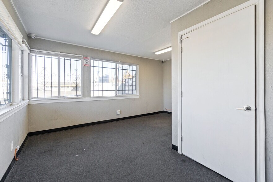 More Photos Of 344-390 N Abby St, Fresno Auto Dealership For Lease