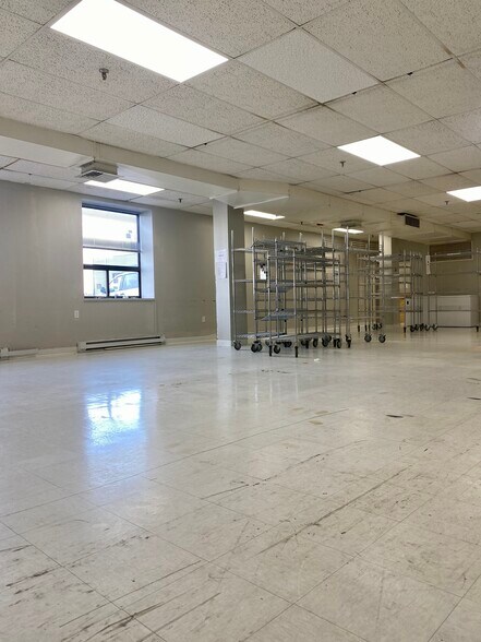 More Photos Of 76 Broadway, Newport Apartments For Lease