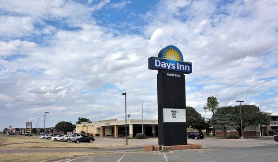 More Photos Of 2804 N Main St, Altus Hotel For Sale