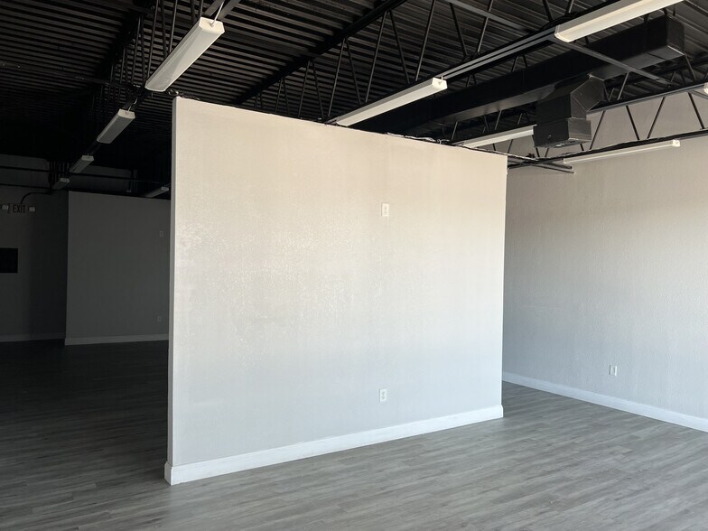 More Photos Of 4815-4817 E Busch Blvd, Tampa Storefront Retail Office For Lease