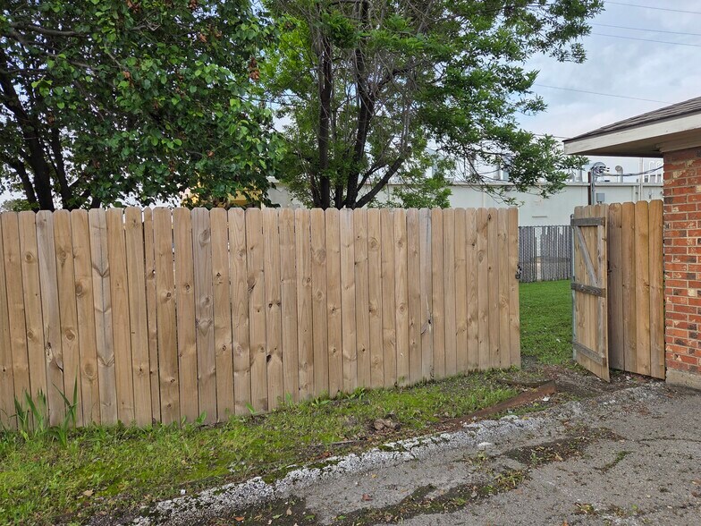 More Photos Of 1339 N Masters Dr, Dallas General Retail For Sale