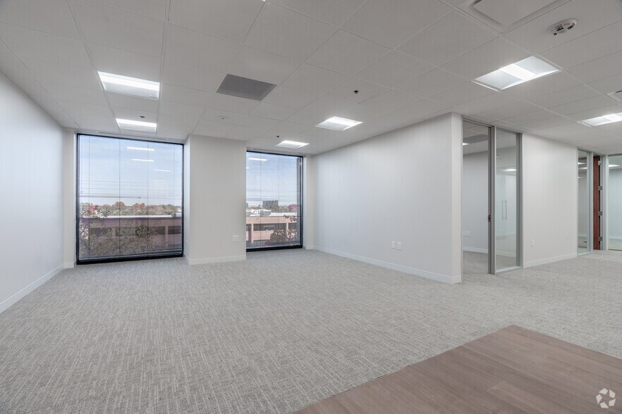 More Photos Of 17304 Preston Rd, Dallas Unknown For Lease