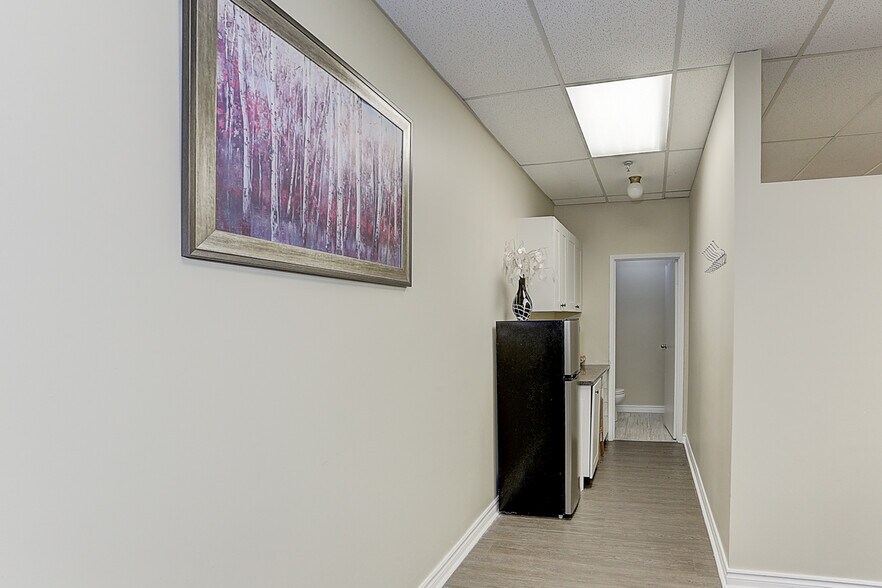 More Photos Of 570 Hood Rd W, Markham Service For Sale