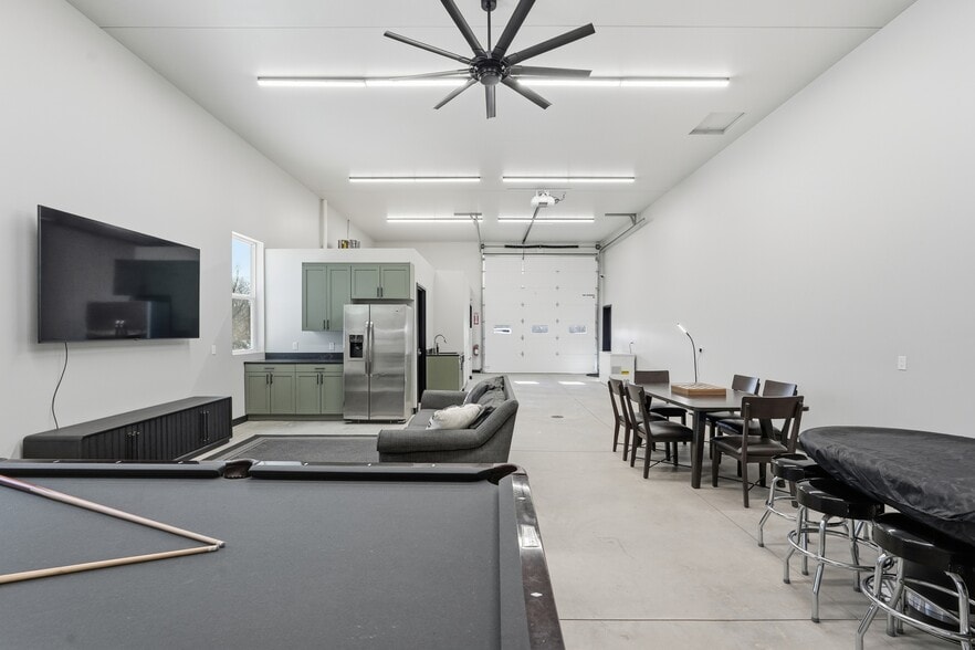 More Photos Of 6580 Lake Rd, Windsor Warehouse For Sale