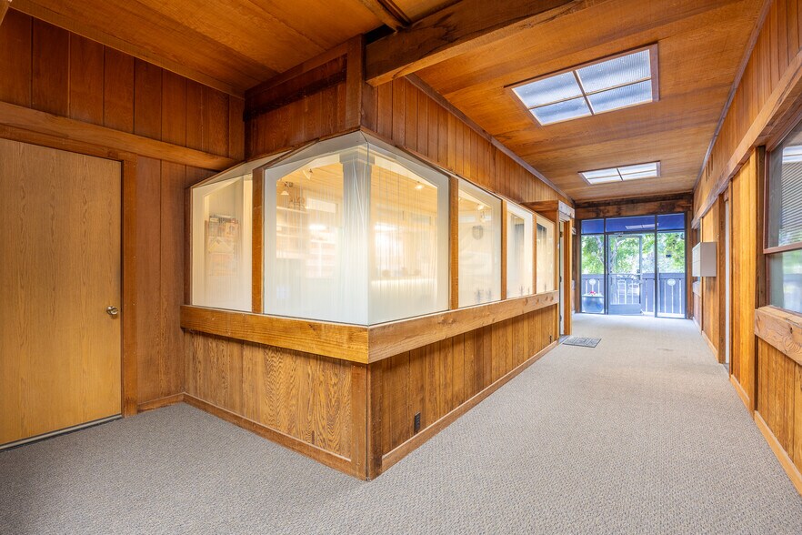 More Photos Of 1036 Sir Francis Drake Blvd, Kentfield Office For Lease