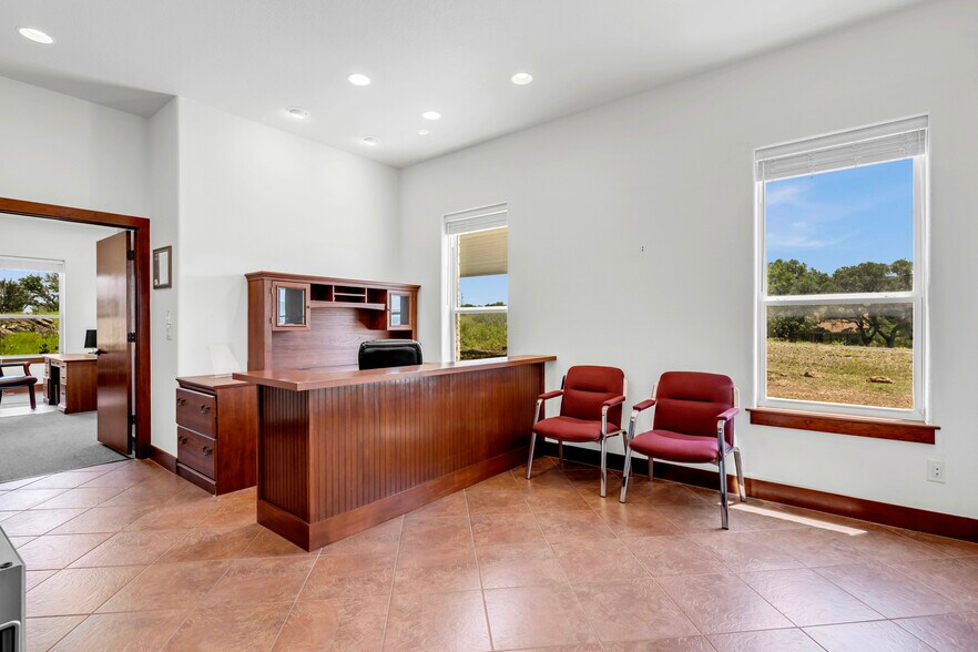 More Photos Of 10490 TX-29, Burnet Office For Sale