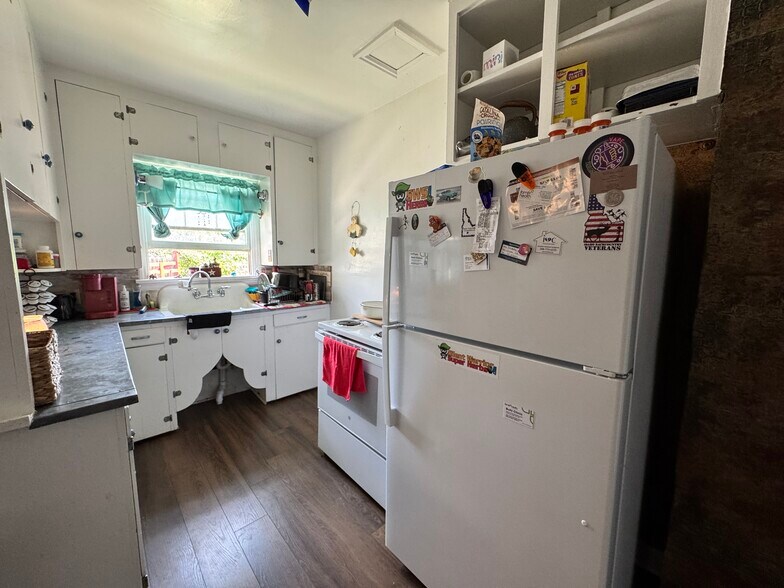 More Photos Of 120 9th Ave N, Buhl Multifamily For Sale