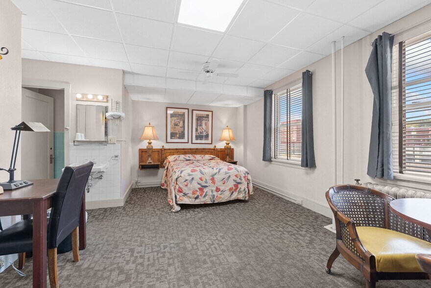 More Photos Of 36 W 4th St, Dubuque Hotel For Sale