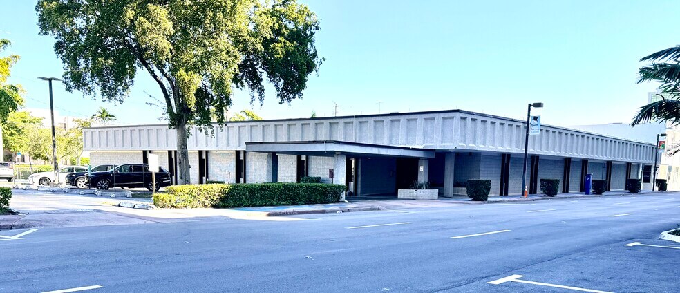 Primary Photo Of 2021 Tyler St, Hollywood Office For Lease