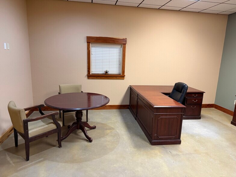 More Photos Of 1274 Blake Rd, Conroe Office For Lease