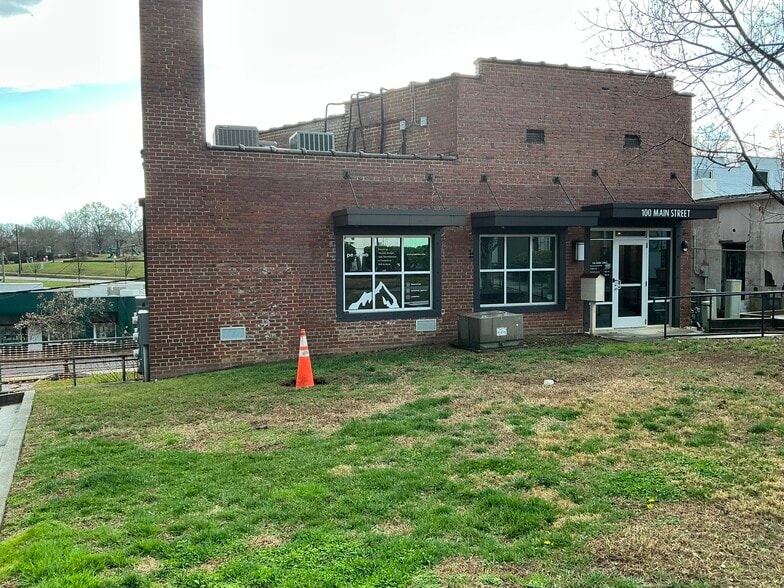 More Photos Of 124 Confederate St, Fort Mill Storefront For Sale