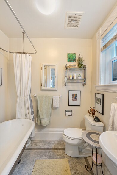 More Photos Of 418 Humboldt St, Santa Rosa Apartments For Sale