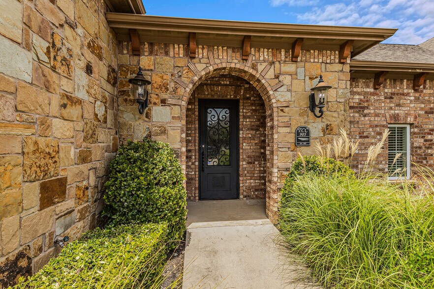 More Photos Of 905 Trophy Club Dr, Trophy Club Office For Lease