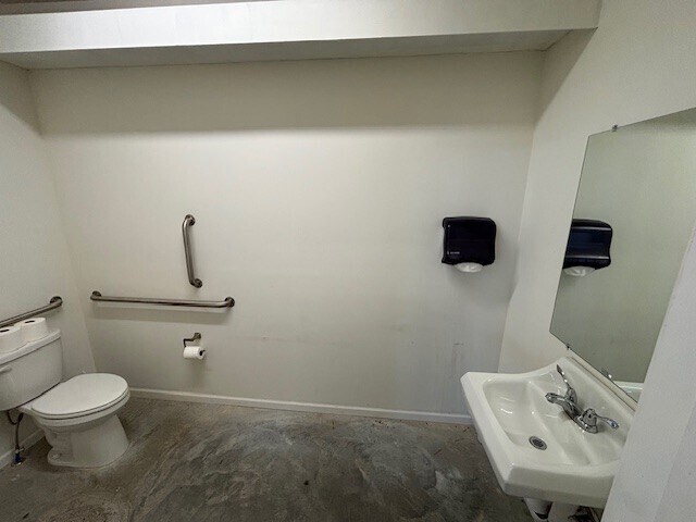 More Photos Of 207 Peach Way, Columbia Flex For Lease