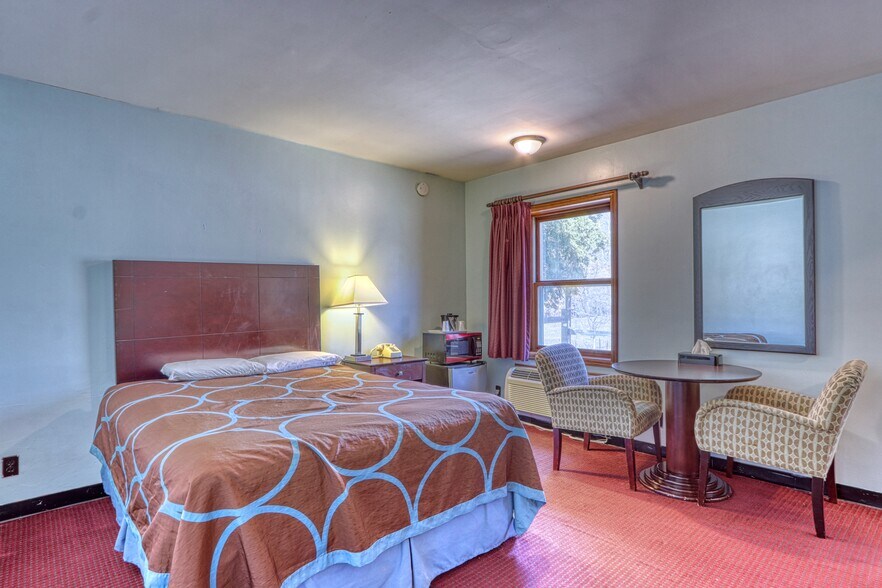 More Photos Of 726 S Highway 35, Saint Croix Falls Hotel For Sale