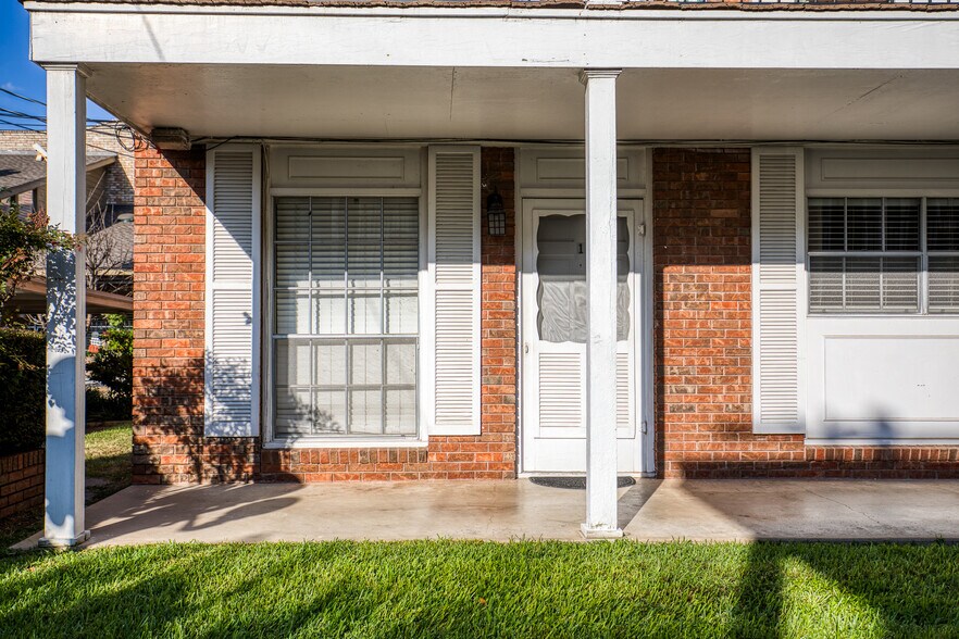 More Photos Of 401 E Main St, Brenham Apartments For Sale