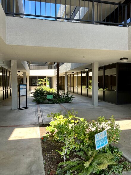 More Photos Of 5055 California Ave, Bakersfield Office For Sale