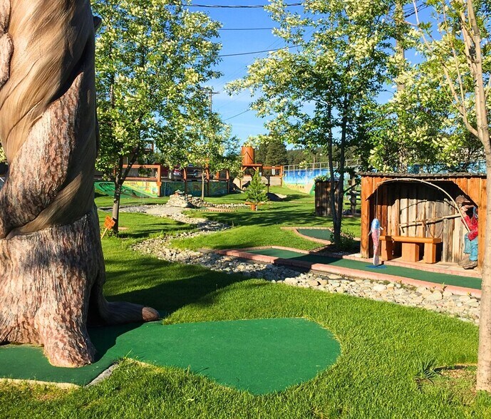 More Photos Of 590 Van Horne St S, Cranbrook Hotel For Sale