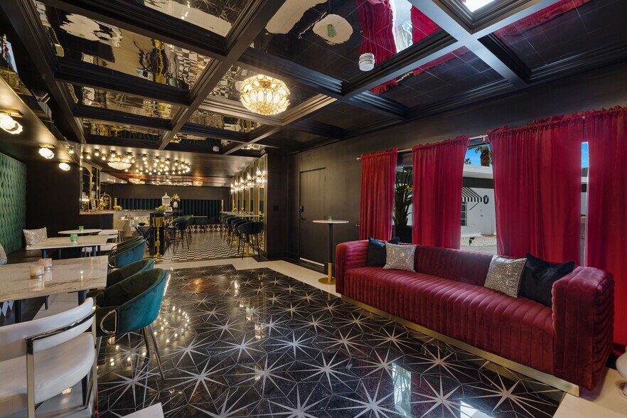 More Photos Of 120 W Vereda Sur, Palm Springs Hotel For Sale