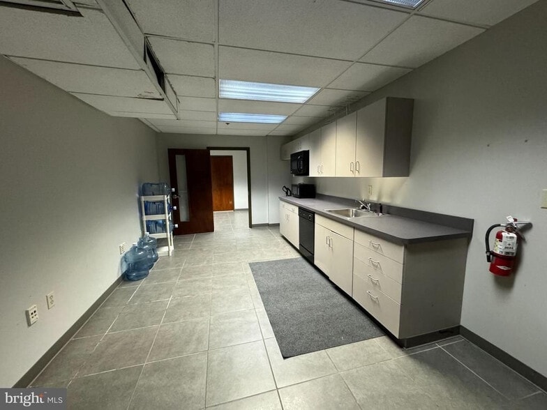 More Photos Of 1 E Market St, York Office For Sale