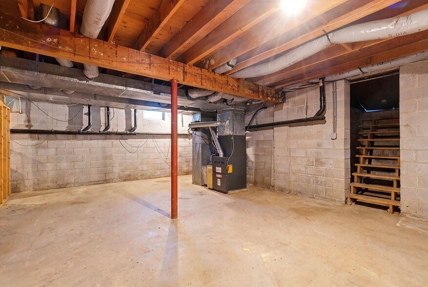More Photos Of 801 Hughes Dr, Hamilton Office Residential For Sale