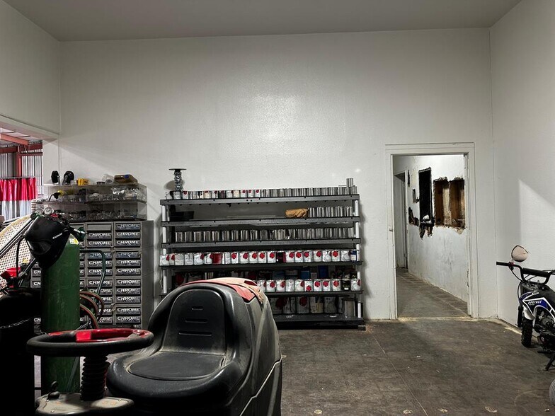 More Photos Of 301 S Betty Ave, Monahans Flex For Sale