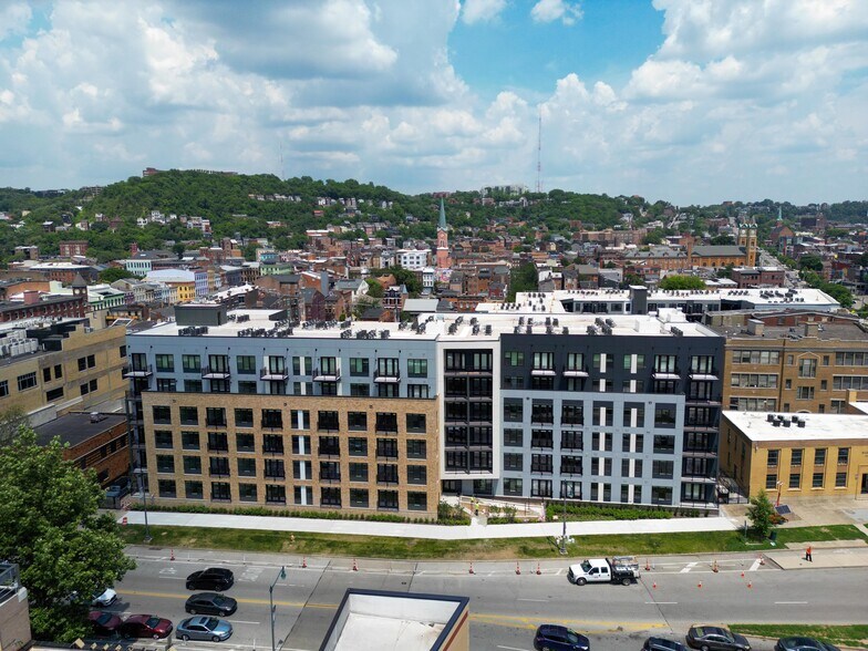 More Photos Of 1617 Elm St, Cincinnati Apartments For Lease