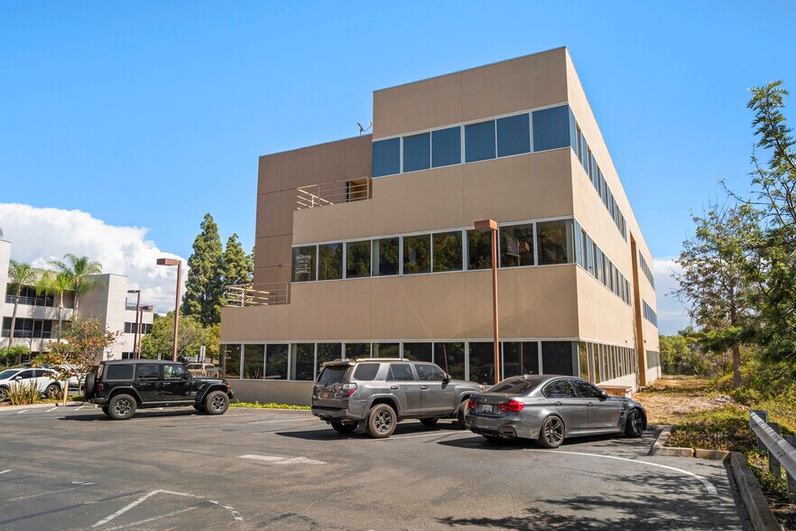 More Photos Of 5830 Oberlin Dr, San Diego Office For Sale