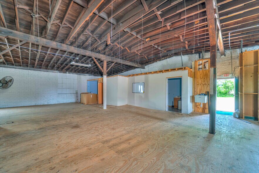 More Photos Of 409 Hupp Ave, Jackson Flex For Sale