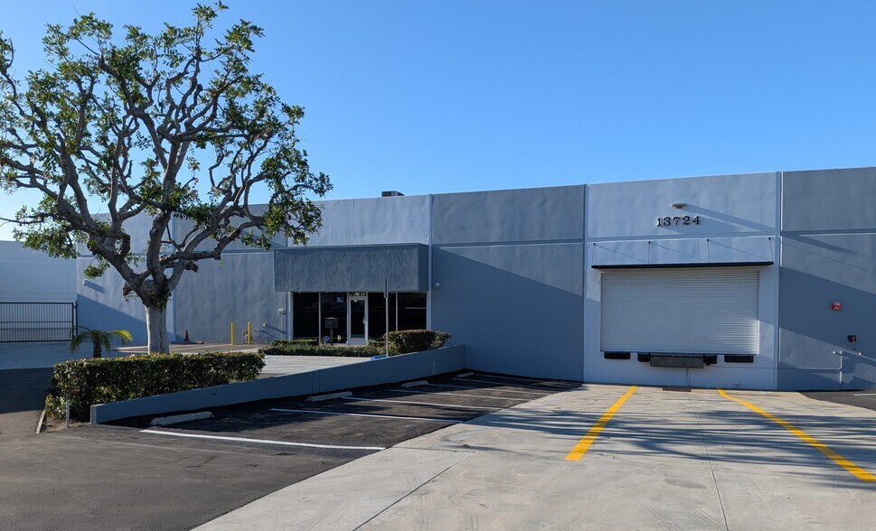 Primary Photo Of 13724 Borate St, Santa Fe Springs Warehouse For Lease