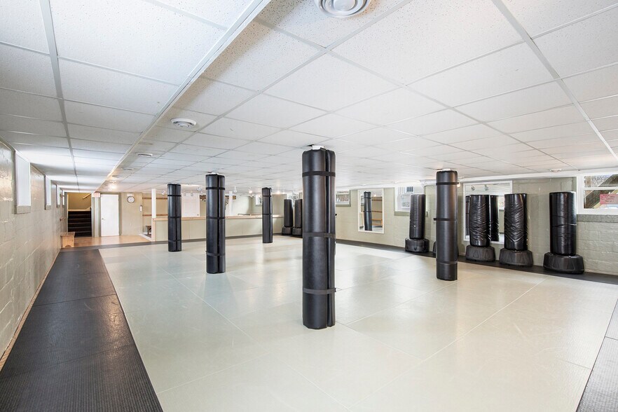 More Photos Of 206 S Main St, Romeo Freestanding For Sale