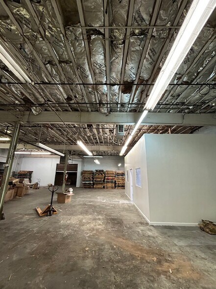 More Photos Of 151 Babylon Tpke, Roosevelt Service For Lease