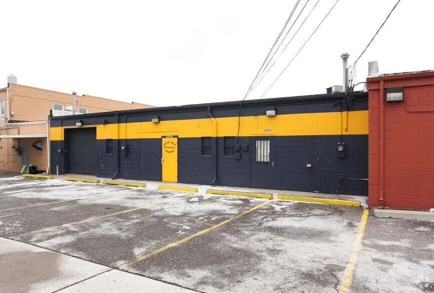 More Photos Of 23753 Van Born Rd, Taylor Freestanding For Lease