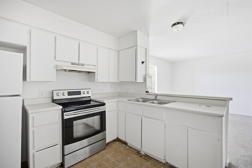 More Photos Of 1105 Westwood Ln, Giddings Apartments For Sale