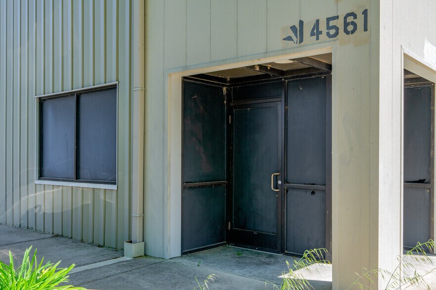 More Photos Of 4561 Skyway Dr, Olivehurst Warehouse For Sale