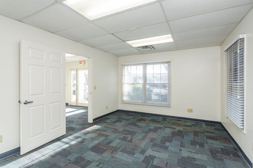 More Photos Of 9986 Spotswood Trl, Mc Gaheysville Office For Lease