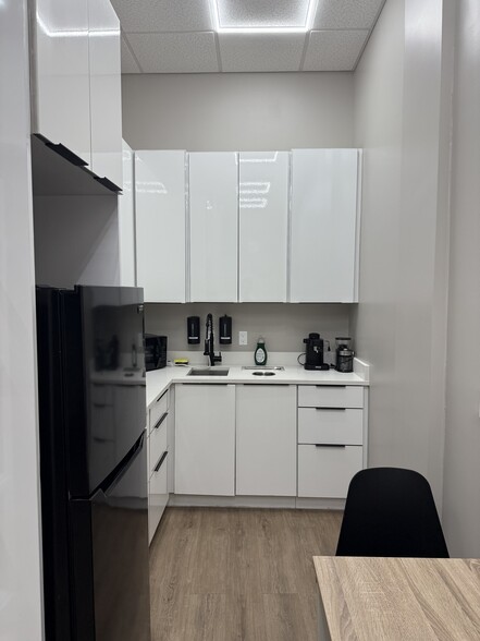 More Photos Of 215 Lincoln Rd, Miami Beach Storefront Retail Office For Lease