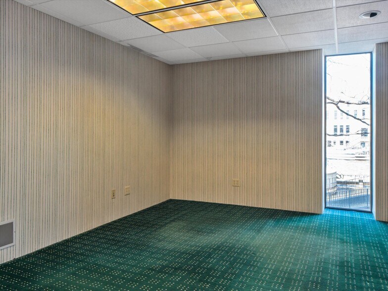 More Photos Of 812-814 S 8th St, Manitowoc Office Residential For Sale