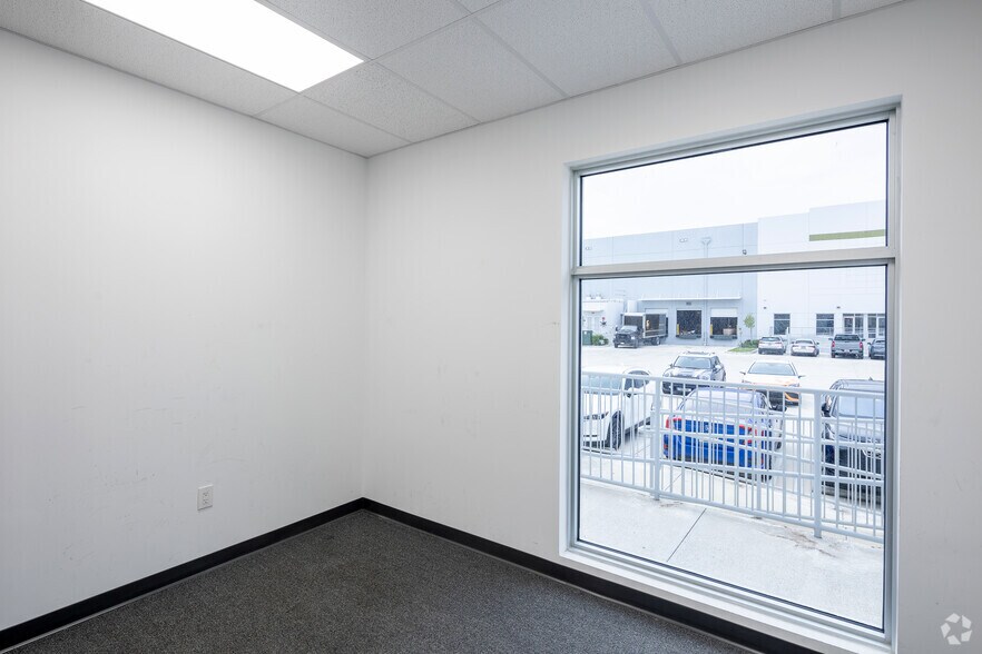 More Photos Of 3042 NW 73rd St, Miami Distribution For Lease