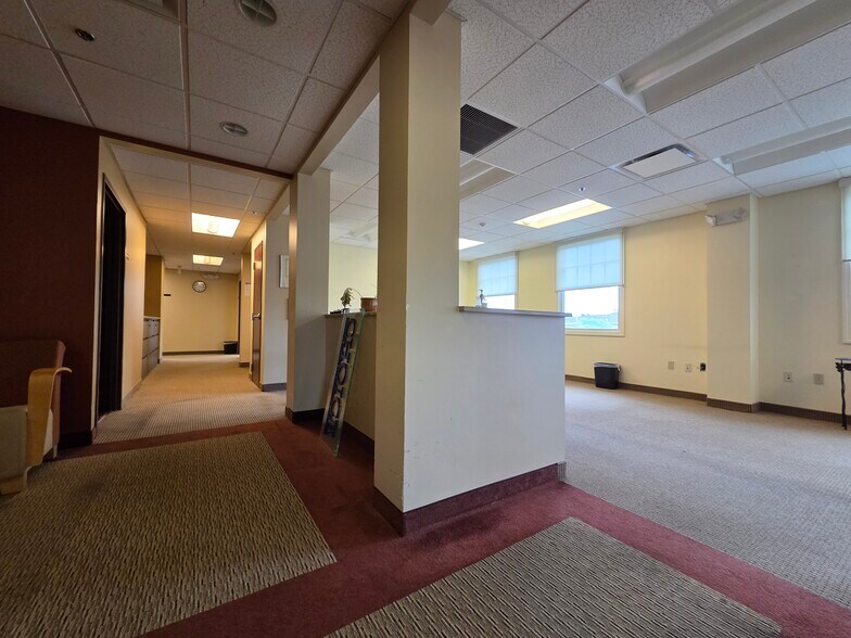 More Photos Of 575 Main St, Middletown Medical For Sale