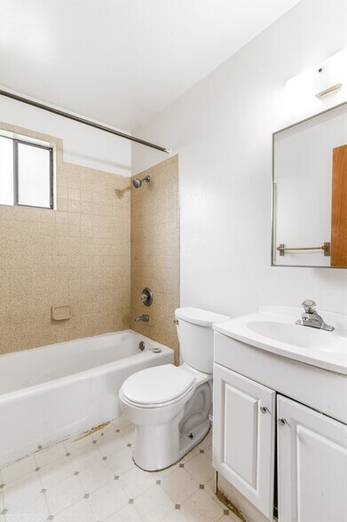 More Photos Of 14132 37th Ave S, Tukwila Apartments For Sale