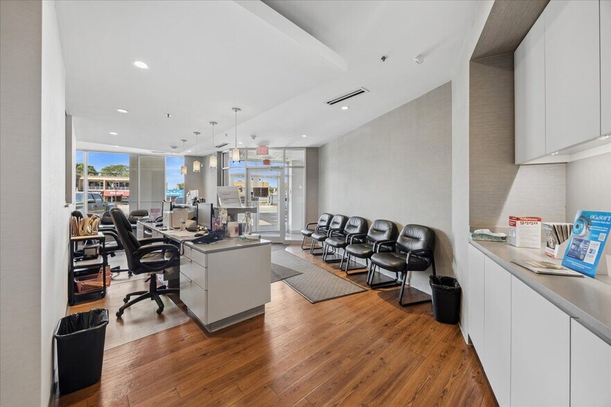 More Photos Of 10439 W Cermak Rd, Westchester Office For Sale