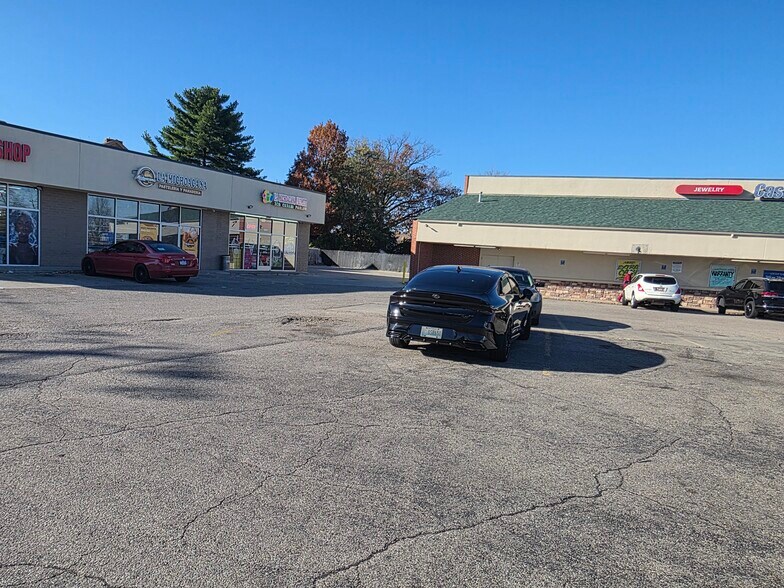 More Photos Of 5209 Glenway Ave, Cincinnati Freestanding For Sale