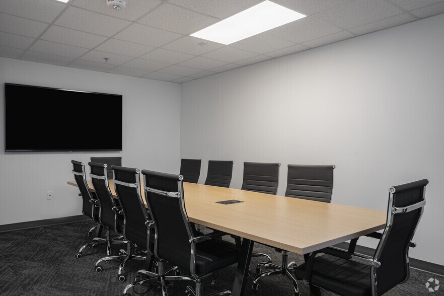 More Photos Of 1650 Marietta Blvd NW, Atlanta Warehouse For Lease