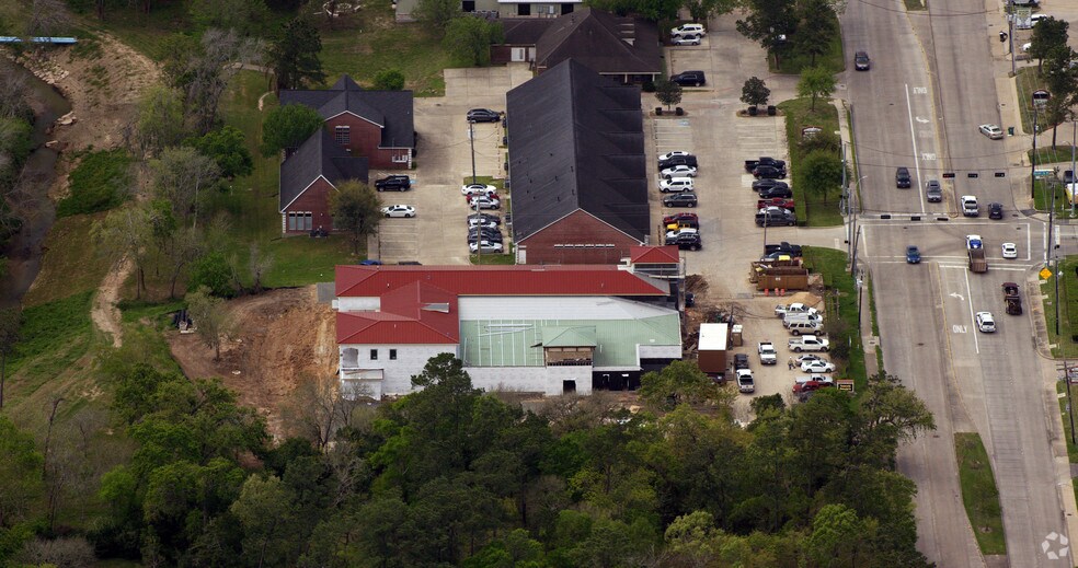 More Photos Of 313 E Edgewood Dr, Friendswood Freestanding For Sale