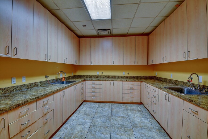 More Photos Of 15288 W Brookside Ln, Surprise Office For Lease